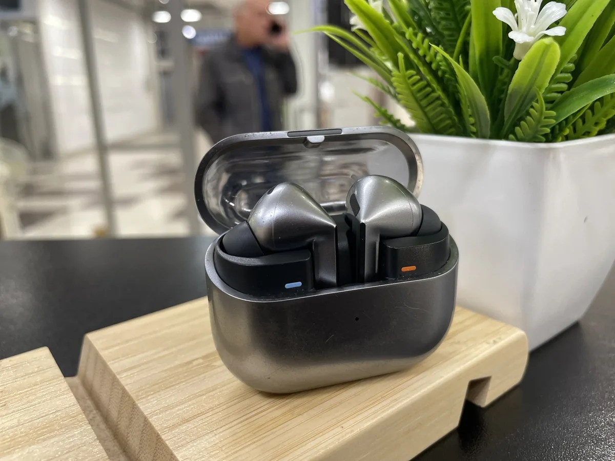 Samsung Galaxy Buds 3 Pro - фото 1
