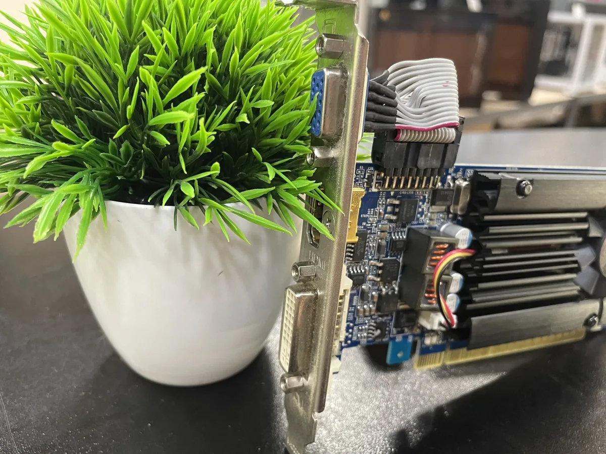 GigaByte GT 520 1 ГБ - фото 2