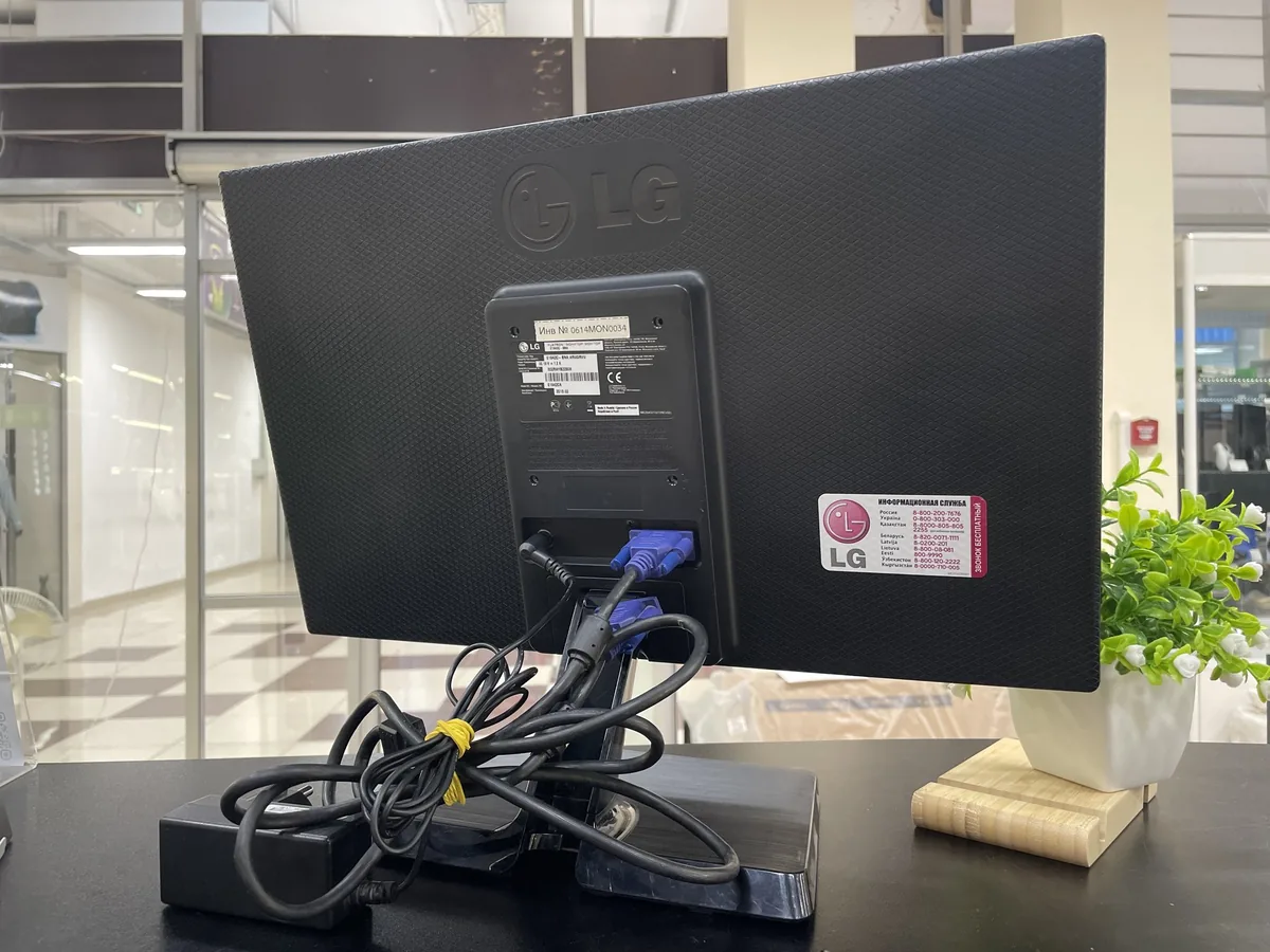 18.5" Монитор LG Flatron E1942C - фото 3