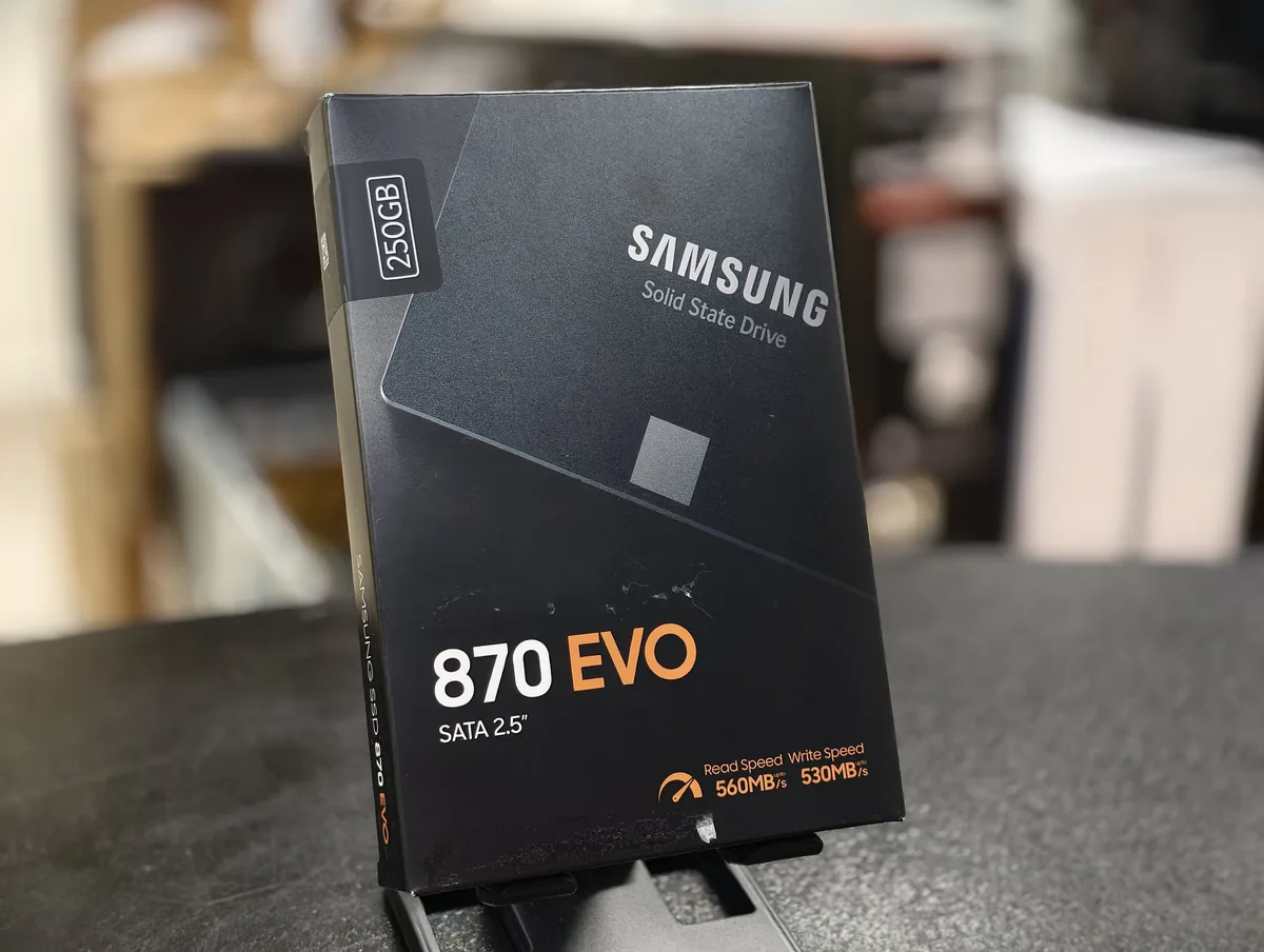 Новый SSD Samsung EVO 870 250 Гб MZ-77E250 - фото 1