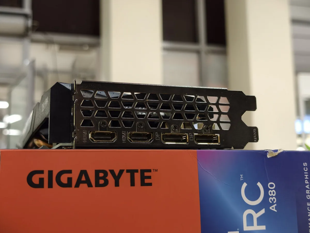 GIGABYTE Intel Arc A380 6 ГБ GAMING OC - фото 2