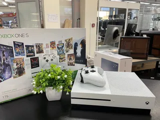 Microsoft Xbox ONE S 1 Tb - товар в магазине Цифровик