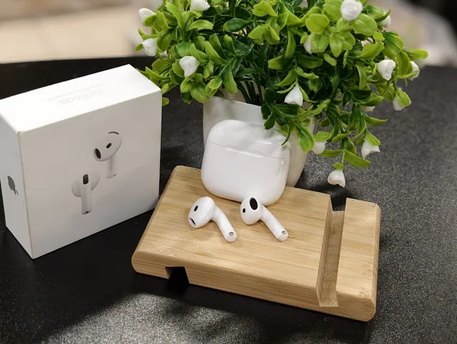 Airpods 4 ANC - б/у техника в Нижнекамске