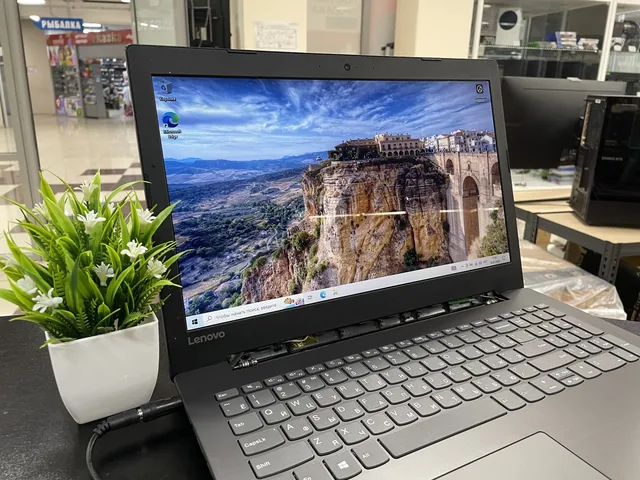 15.6" Ноутбук Lenovo R5 2500U / Radeon 540 2 ГБ - б/у техника в Нижнекамске