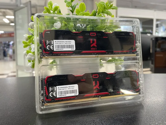 Goodram Iridium 8 ГБ (2х4) DDR4, 2400 МГЦ - б/у техника в Нижнекамске
