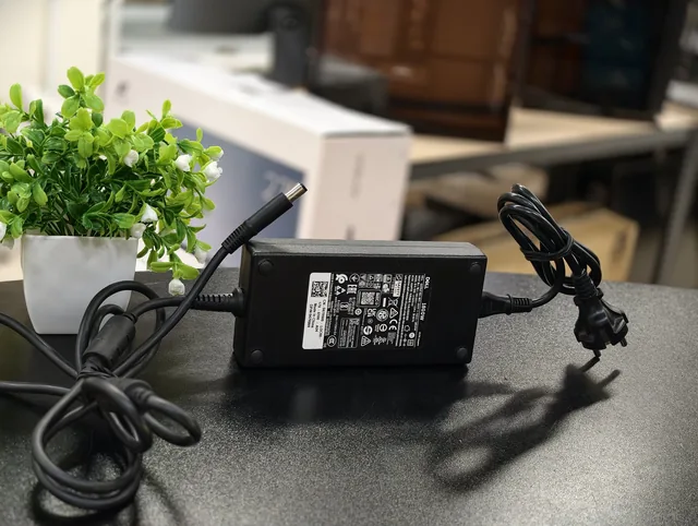 Блок питания (З/У) для ноутбук DELL 180 Вт (19.5V, 6.23A) - б/у техника в Нижнекамске