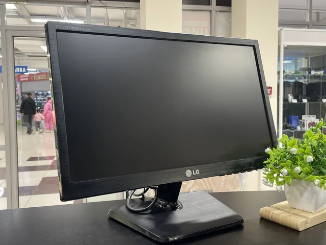 18.5" Монитор LG Flatron E1942C - б/у техника в Нижнекамске